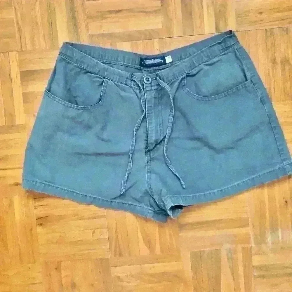 VTG Y2K JOU JOU #vtgjoujou #joujou dark gray shorts women juniors 11-12